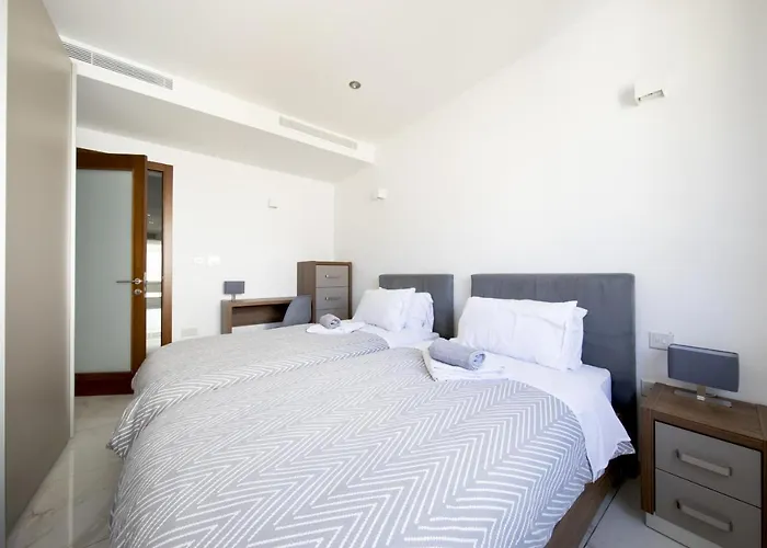 Luxurious 3 Bedroom Apartment With Breathtaking Views - Mmai1-1