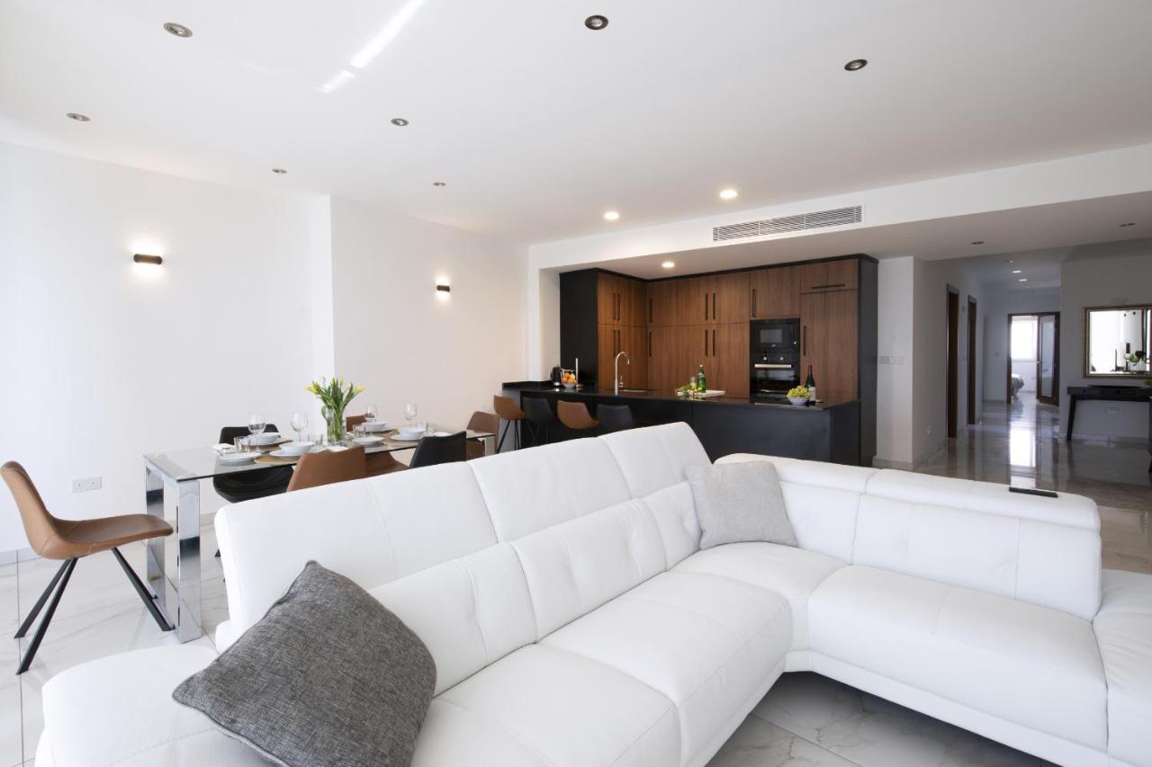 Luxurious 3 Bedroom With Breathtaking Views - Mmai1-1